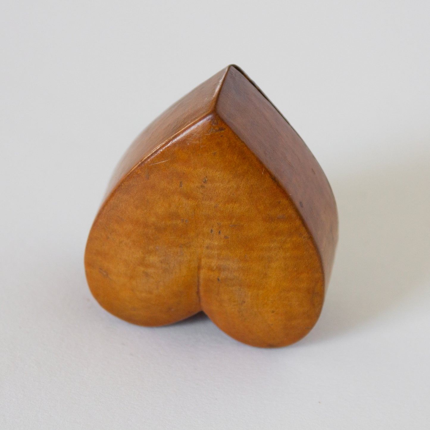 Assorted horn and treen items