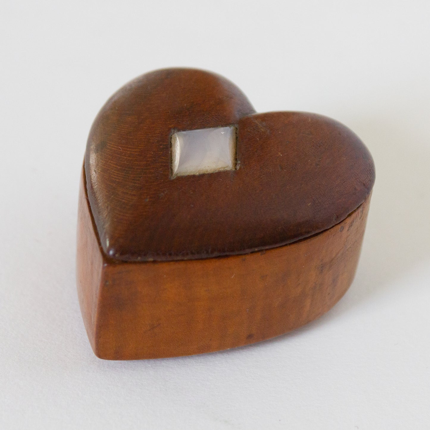 Assorted horn and treen items